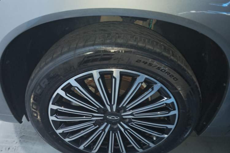 Used Chery Tiggo 9 C-DM 2025 1.5T 106KM Ultra-Comfort Edition 5 Seats Lithium-NMC
