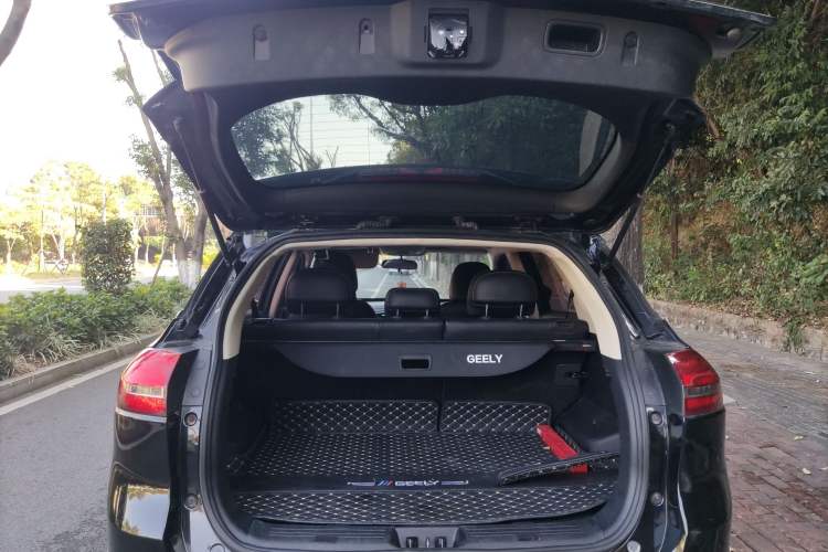 Used Geely Auto Emgrand X7 Sport 2016 2.0L Manual Smart Connect Version