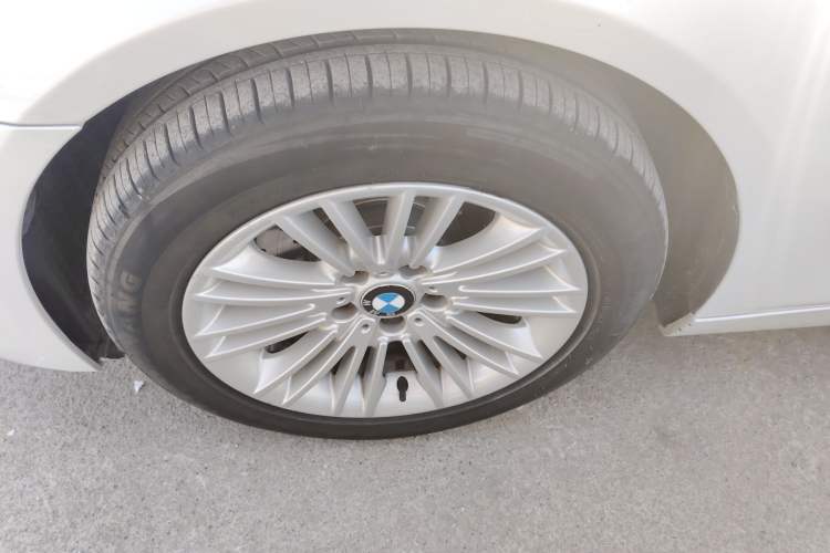 Used BMW 5 Series 2014 525Li Leading Model
