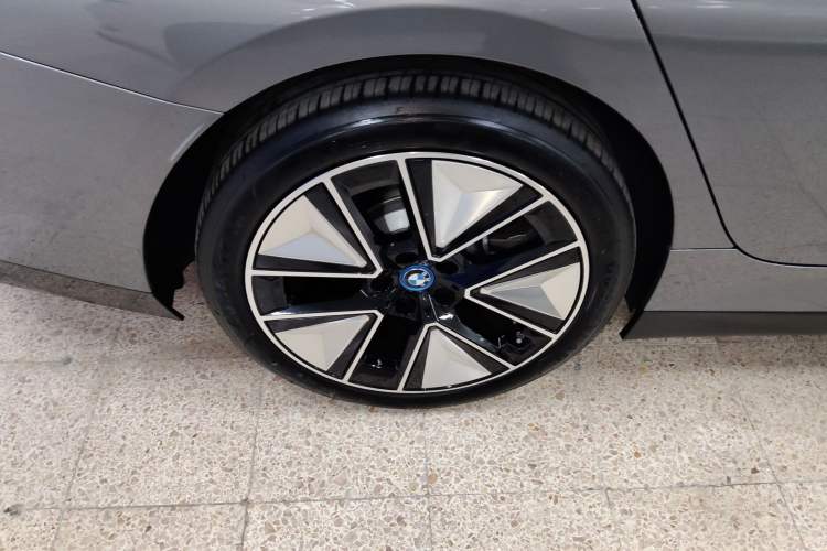 Used BMW i3 2023 eDrive 40 L Midnight Sports Package
