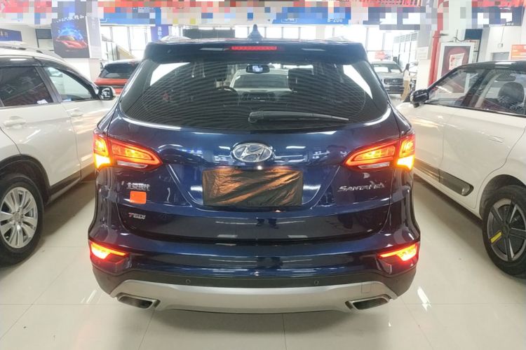 Used Hyundai Santa Fe 2017 2.0T Automatic Two-Wheel Drive Smart Version 7 Seats