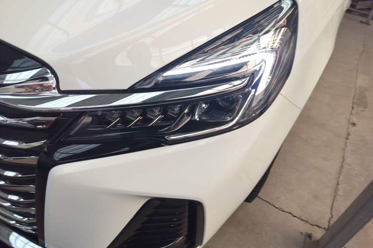 Used Buick GL8 2023 Facelifted Land Cruiser Executive Luxury Version