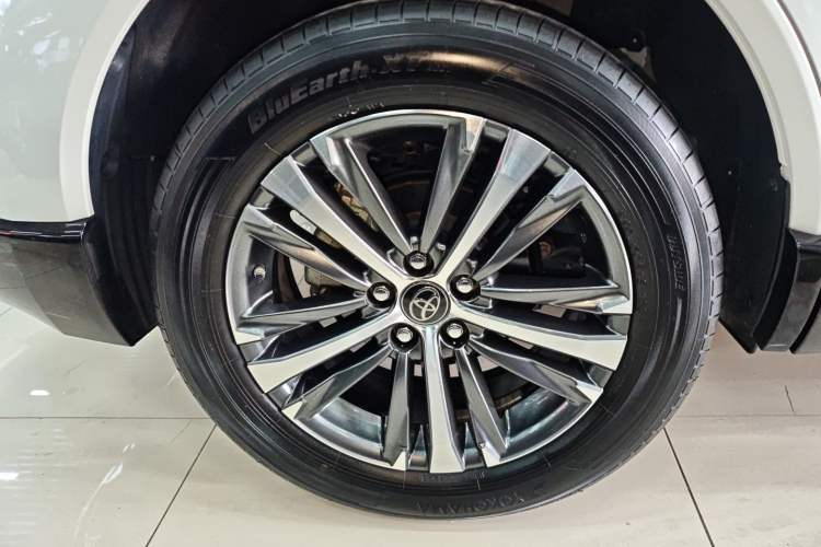 Used Toyota Venza 2023 2.0L CVT Two-Wheel Drive Luxury Edition