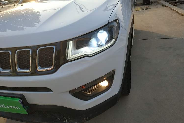 Used  Compass 2017 200T Automatic Family Edition
