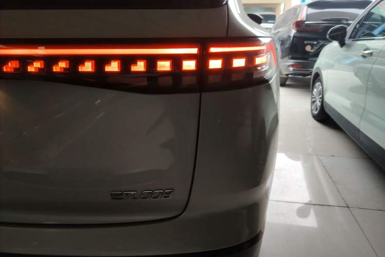 Used  eπ008 2024 210Max Range-Extended Version 6 Seats