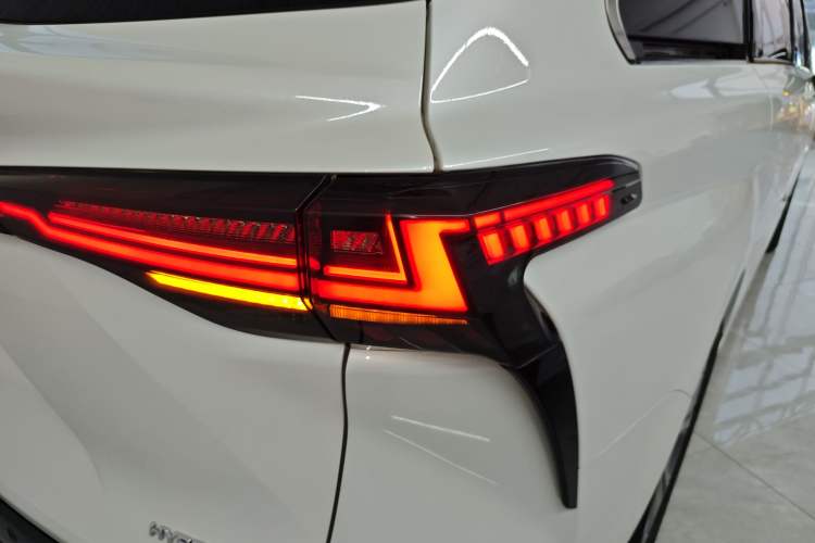 Used Toyota Sienna 2023 2.5L Hybrid Comfort Edition
