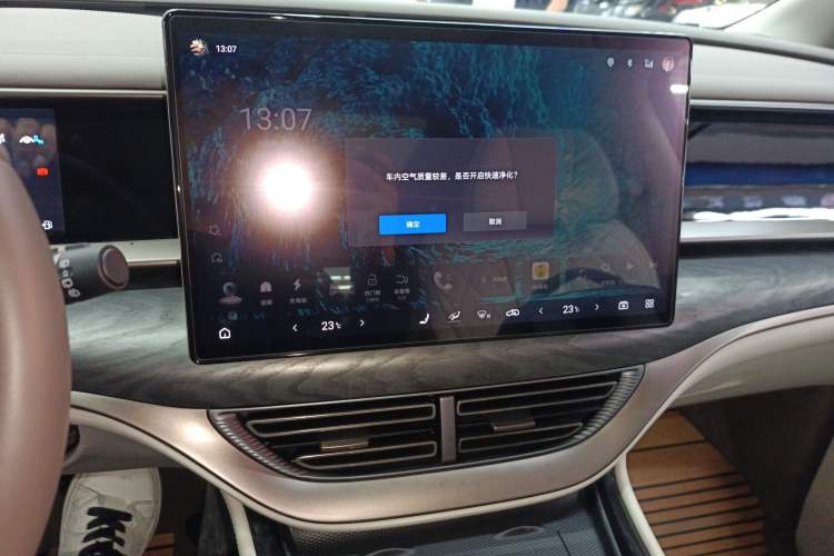 Used Denza D9 2022 DM-i 1040 Prestige Model
