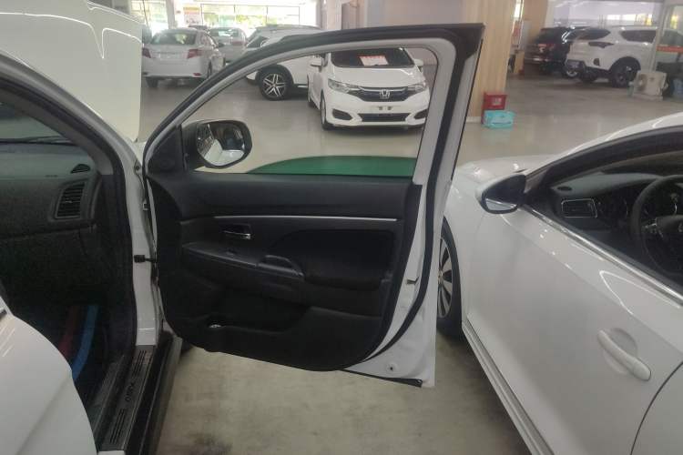 Used Mitsubishi ASX 2013 2.0L CVT Two-Wheel Drive Elite Edition