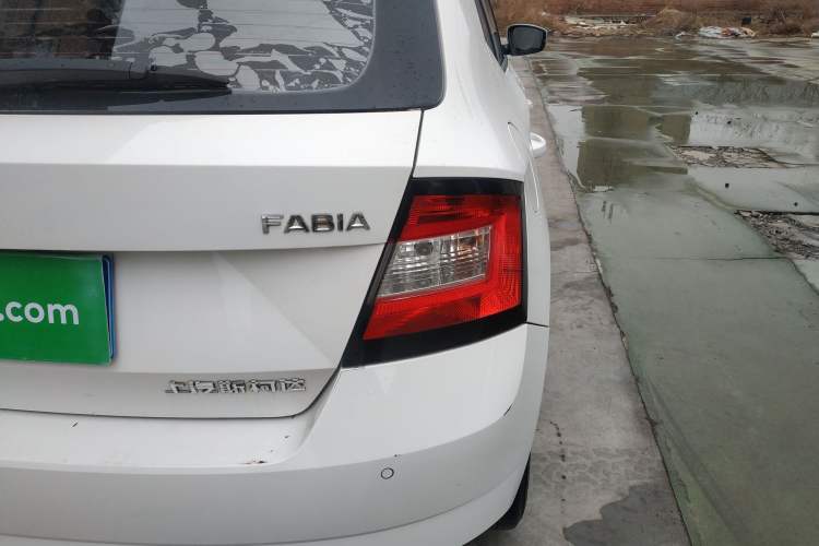 Used Skoda Fabia 2016 1.4L Automatic Car Enjoy Edition