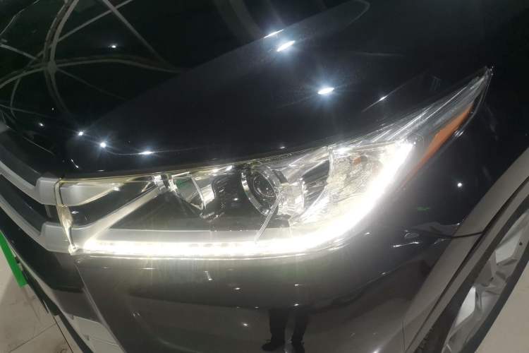 Used Toyota Highlander 2018 2.0T Four-Wheel Drive Luxury Edition 7 Seats China V Emission Standard