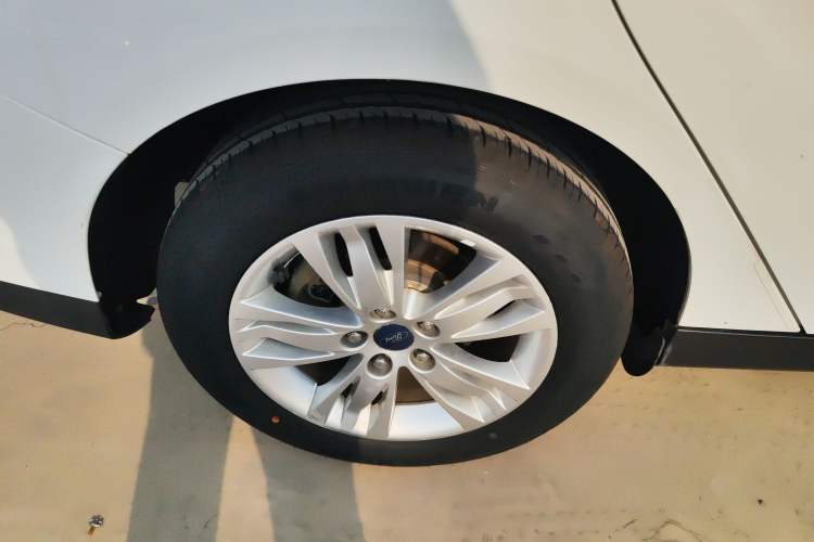 Used Ford Focus 2012 Sedan 1.6L Automatic Comfort Model
