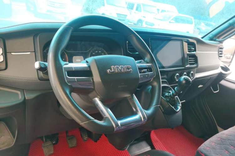 Used JMC Fushun 2023 2.0T Manual Short-Wheelbase Mid-Height Commercial Multi-Purpose 5-Seater Passenger Vehicle