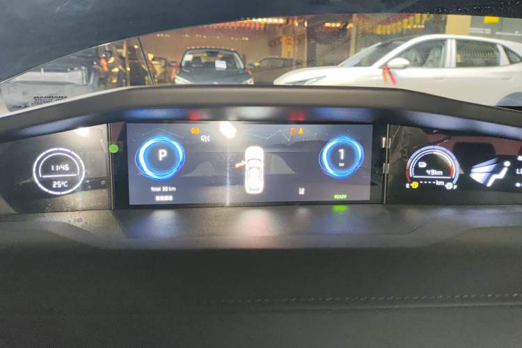 Used Changan UNI-V iDD 2024 Blue Whale Smart Electric iDD 136km ZhiKu Model
