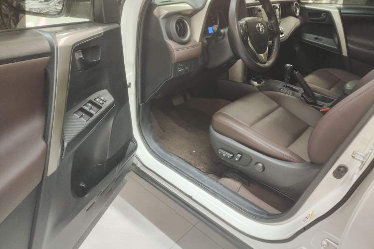 Used Toyota RAV4 2015 2.0L CVT Two-Wheel Drive Fashion Edition
