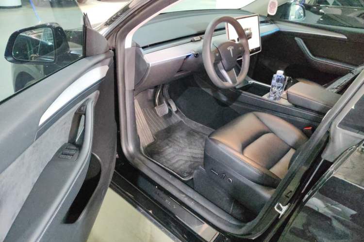 Used Tesla Model Y 2023 Rear-Wheel-Drive Version
