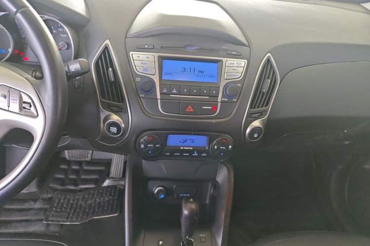 Used Hyundai ix35 2013 2.0L Automatic Two-Wheel Drive Smart GLS China IV Standard
