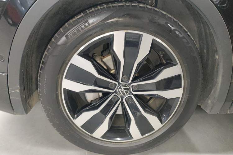 Used Volkswagen Tiguan L 2022 330TSI Automatic Two-Wheel Drive R-Line Enhanced Edition