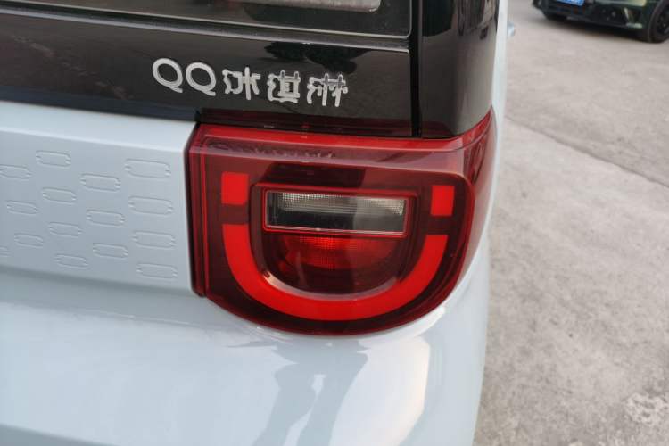 Used Chery QQ Ice Cream 2022 170km Sundae Phosphate Lithium-Ion
