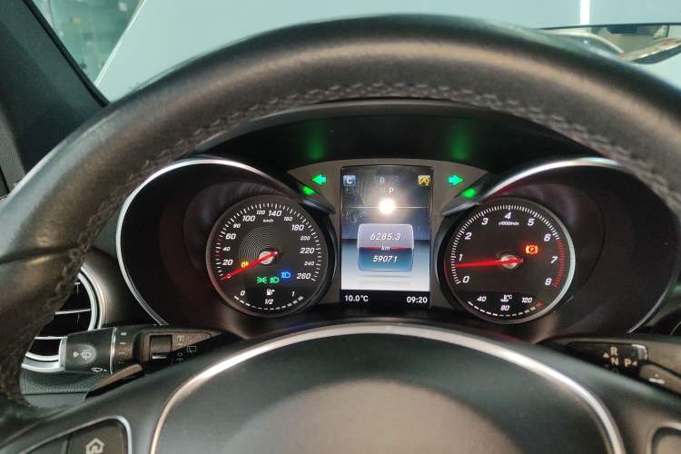 Used Mercedes-Benz GLC 2018 Facelift GLC 260 4MATIC Luxury Edition
