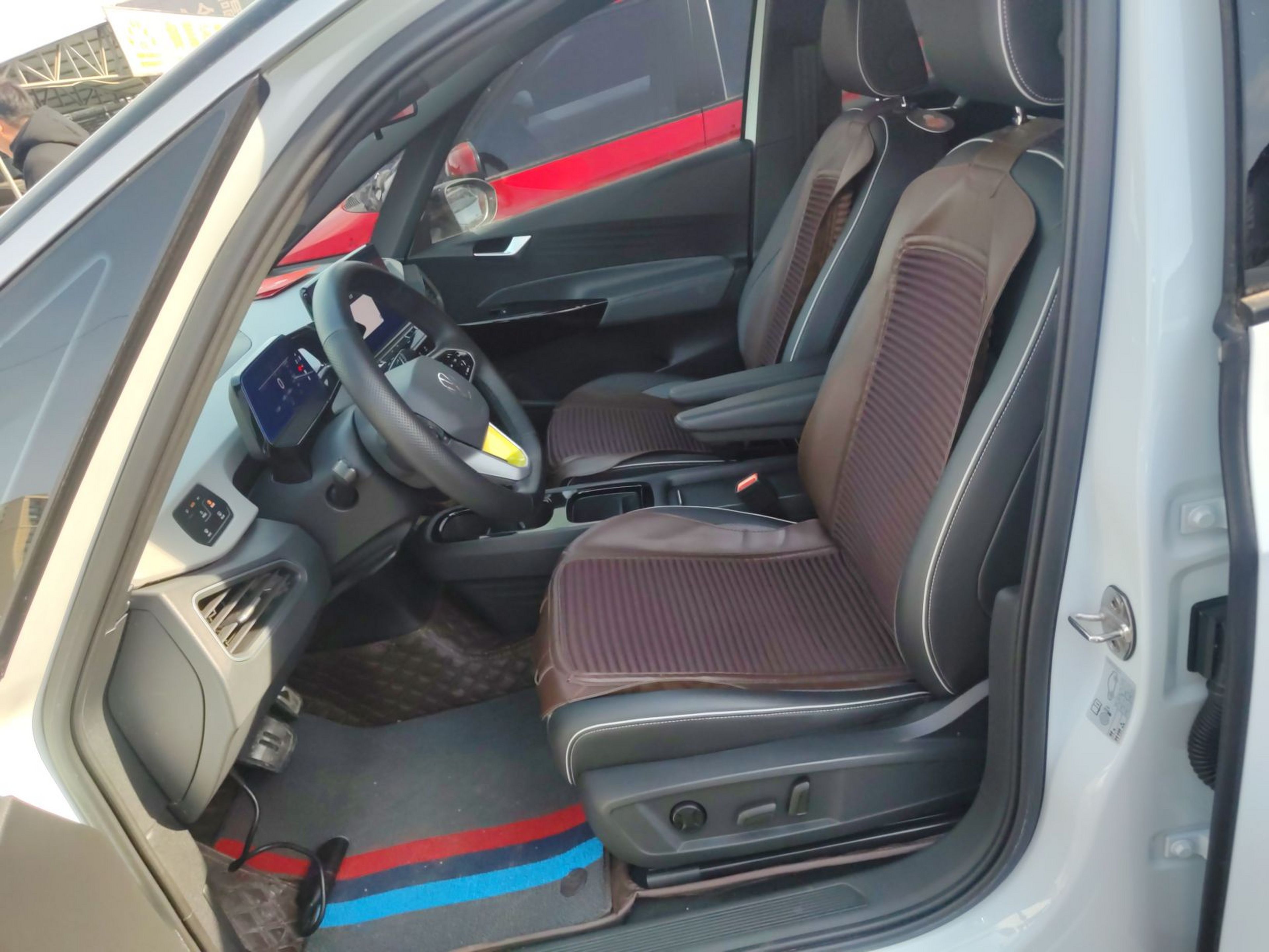 Переднее сиденье в автомобиле