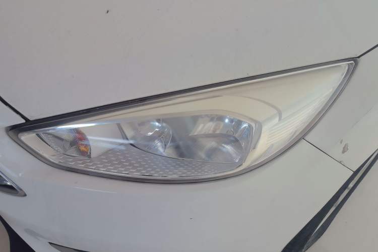 Used Ford Focus 2017 Sedan 1.6L Automatic Fashion Edition Smart Drive Version
