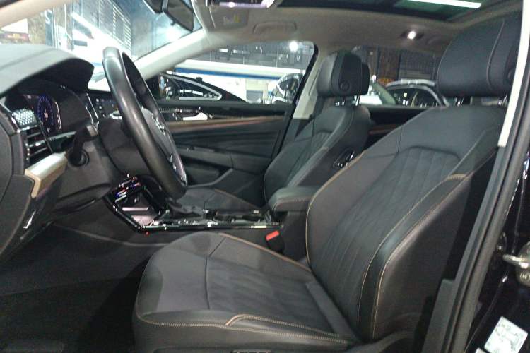 Used Volkswagen Passat 2020 Revised Version 330TSI Luxury Edition China VI Standard
