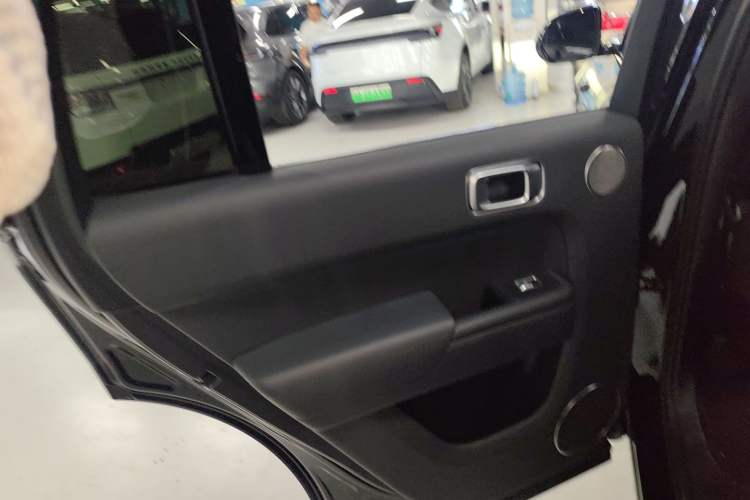 Used Li Auto L8 2023 Pro Model
