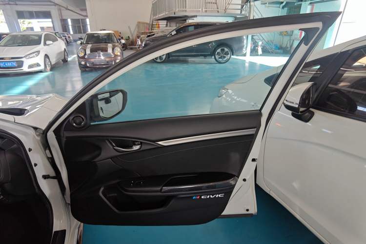 Used Honda Civic 2021 HATCHBACK 220TURBO CVT Trendy Cool Edition
