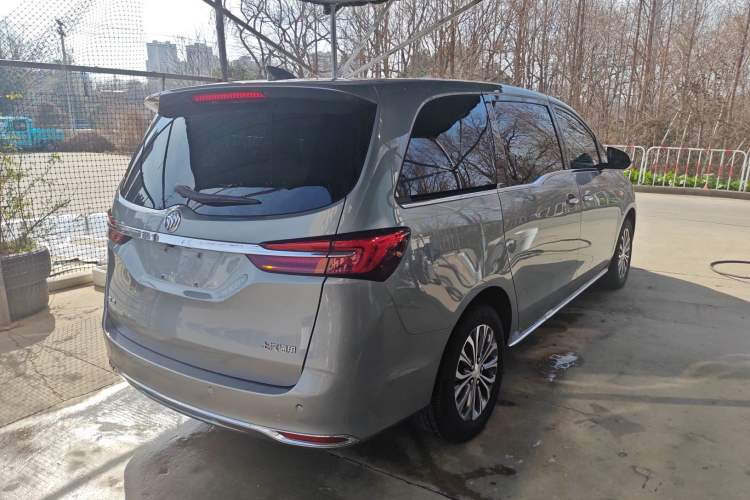 Used Buick GL8 2023 Facelifted Land Cruiser Executive Luxury Version
