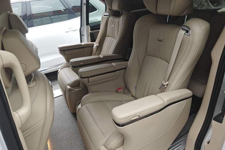 Used Buick GL8 2023 ES Lu Zun Deluxe Model
