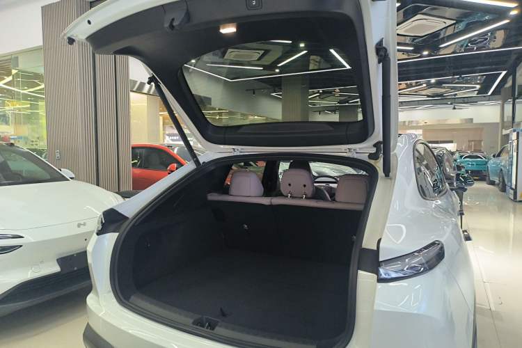 Used ONVO L60 2024 60 kWh Rear-Drive Version