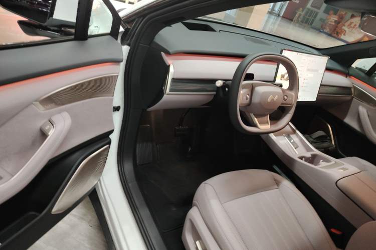 Used ONVO L60 2025 Model—85 kWh All-Wheel-Drive Version
