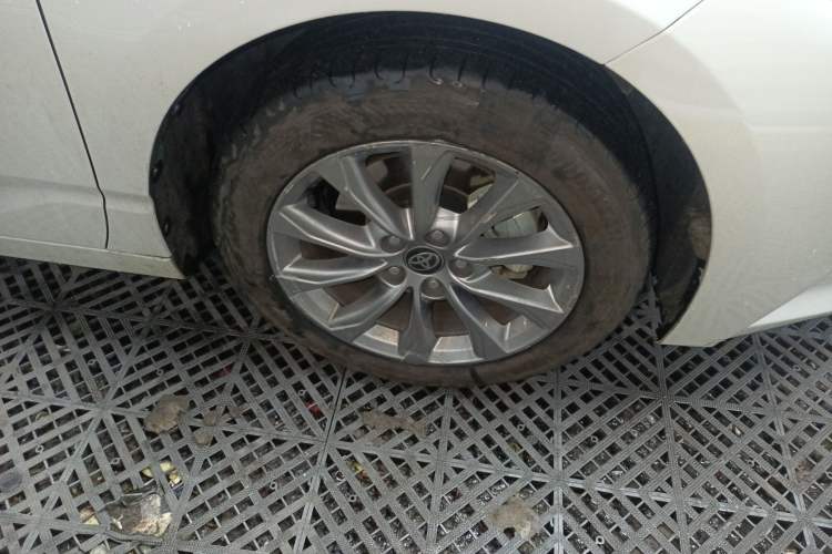 Used Toyota Avalon 2024 Dual-Motor 2.0L Premium Edition
