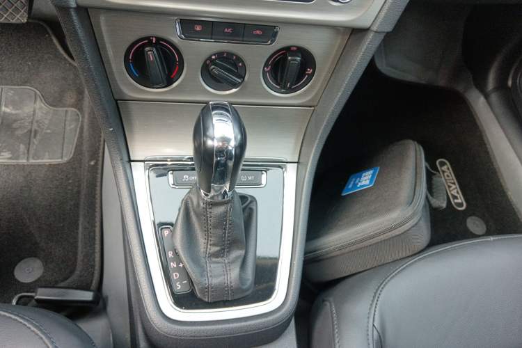 Used Volkswagen Lavida 2013 Restyled Classic 1.6L Automatic Comfort Edition
