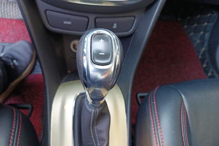 Used Buick Encore 2015 1.4T Automatic Two-Wheel Drive Urban Elite Version
