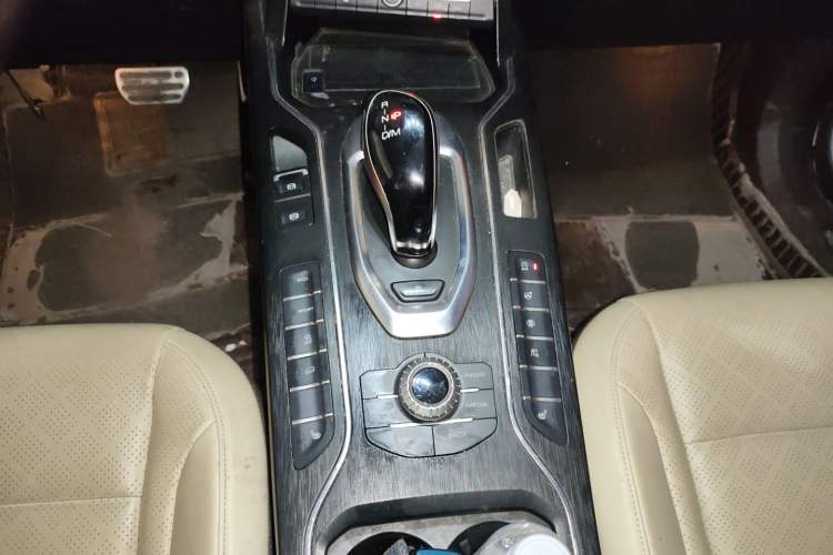 Used Wey VV6 2018 2.0T Two-Wheel-Drive Ultra-Luxury Version China V Standard