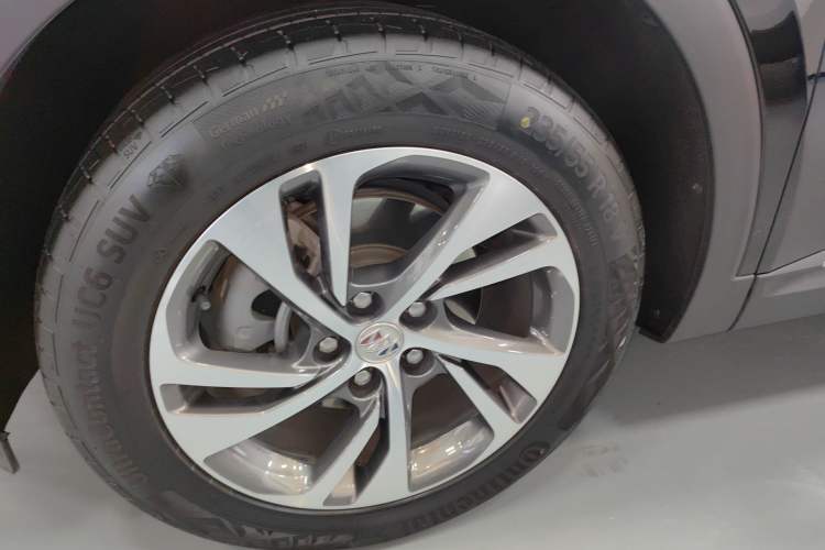 Used Buick Envision 2022 Encore S 552T Two-Wheel-Drive Luxury Model
