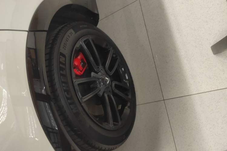 Used VOYAH FREE 2025 318 259 km All-Wheel-Drive Exploration Edition
