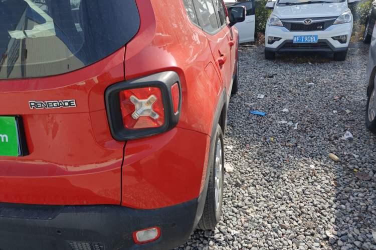 Used  Renegade 2019 220T Automatic Leading Edition