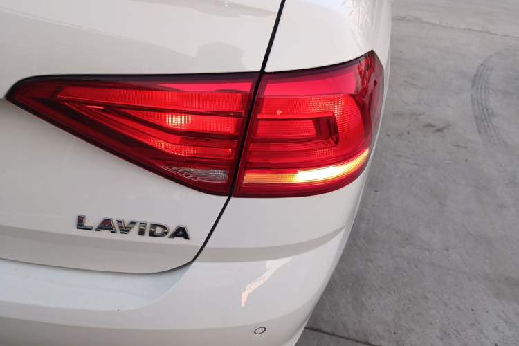 Used Volkswagen Lavida 2015 1.6L Automatic Fashion Edition
