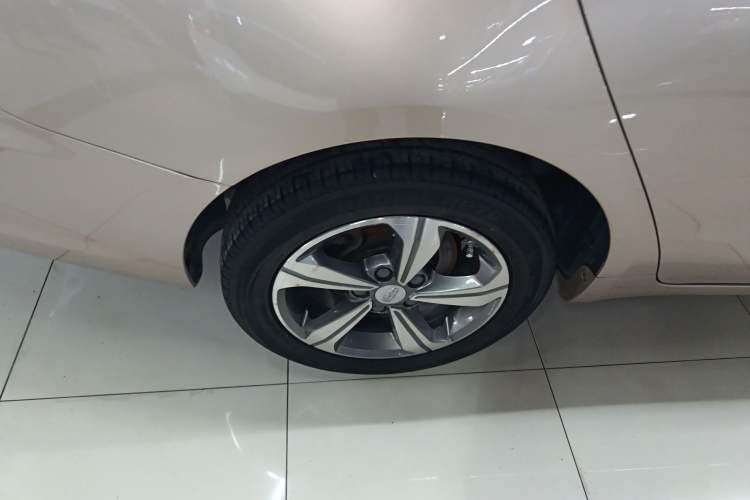 Used Geely Auto Emgrand GL 2017 1.8L Manual Elite Model
