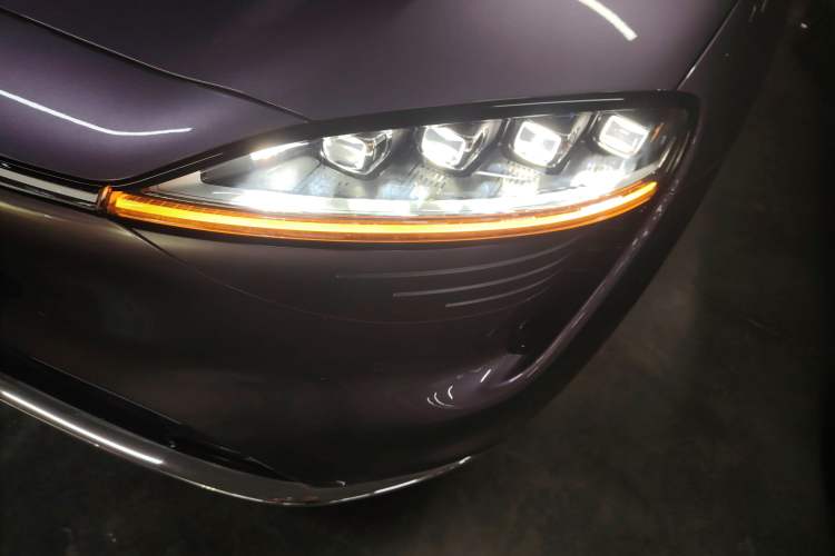 Used Hima Luxeed R7 2024 All-Electric 667 km Max
