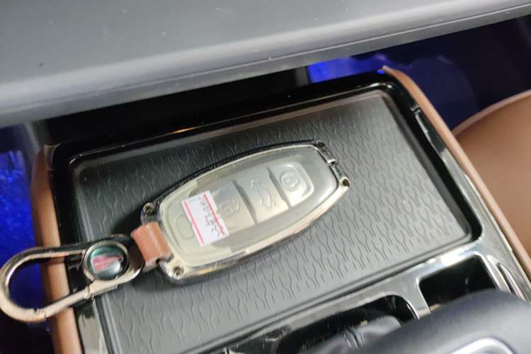 Used Hongqi E-QM5 2021 Online Booking Charging Basic Edition 4 Seats
