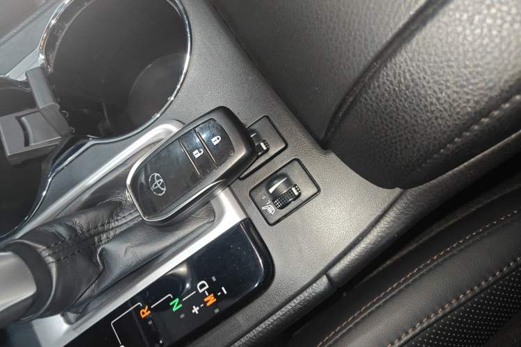 Used Toyota Highlander 2018 2.0T Four-Wheel Drive Luxury Edition 7 Seats China V Emission Standard
