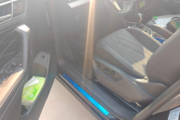 Used Volkswagen Tiguan L 2024 300TSI Automatic Two-Wheel Drive Smart Edition
