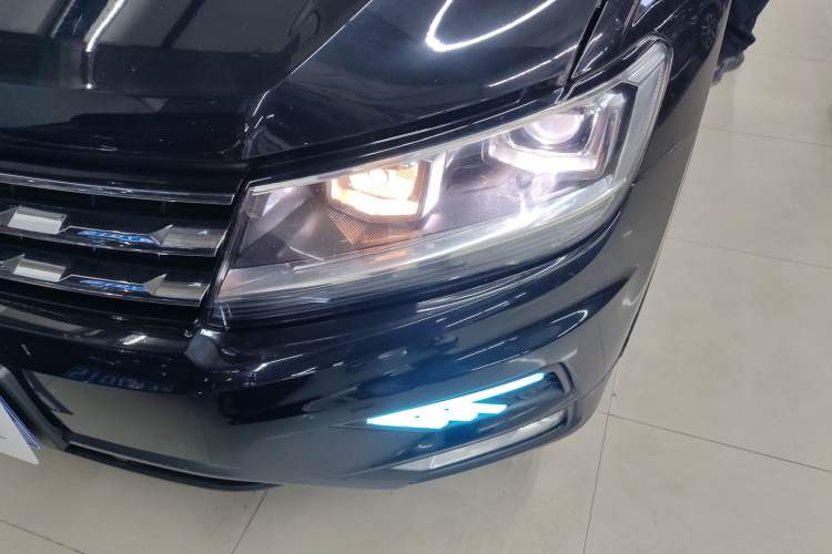 Used Volkswagen Tiguan L 2020 330TSI Automatic Two-Wheel Drive Smart Luxury Edition China VI Standard
