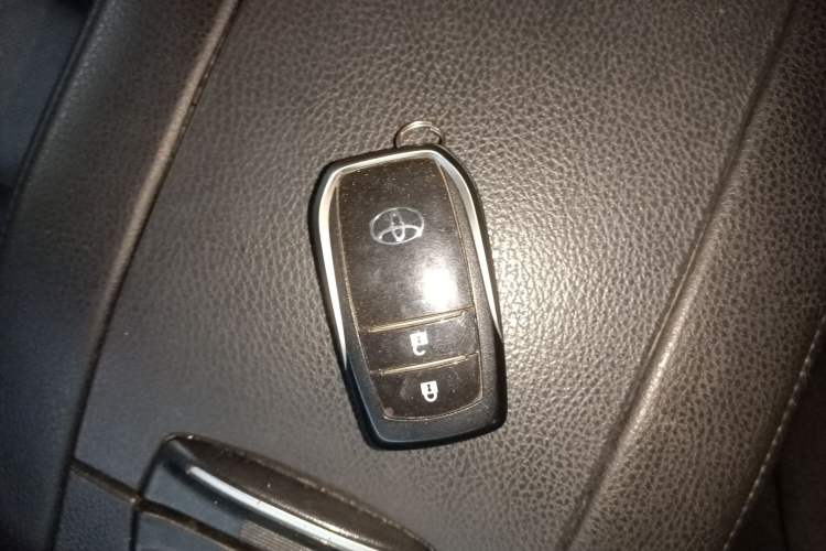 Used Toyota Highlander 2018 2.0T Four-Wheel Drive Luxury Version 7 Seats China VI Standard
