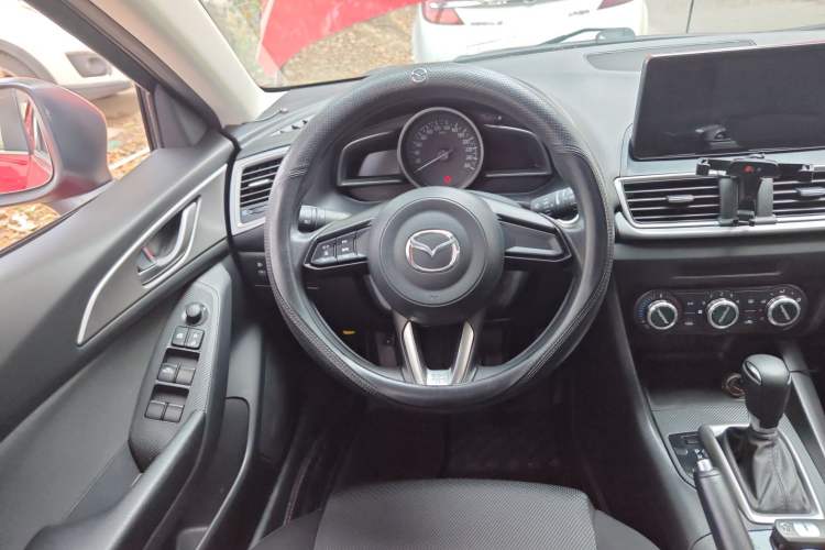 Used Mazda Mazda 3 Axela 2019 Cloud-Control Edition Hatchback 1.5L Automatic Comfort Model China VI Standard
