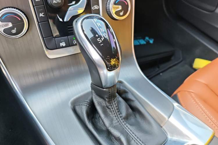 Used Volvo V60 2015 T5 Zhiya Edition