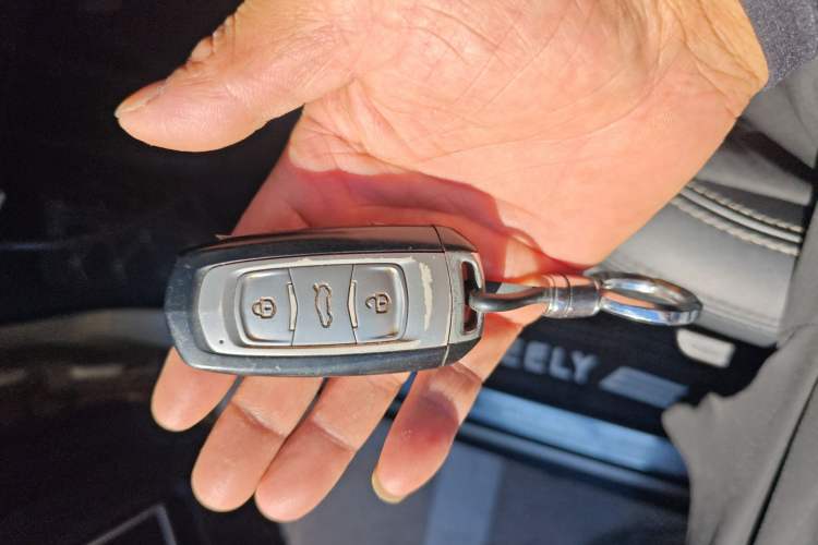 Used Geely Auto Emgrand X7 Sport 2016 2.0L Manual Smart Connect Version
